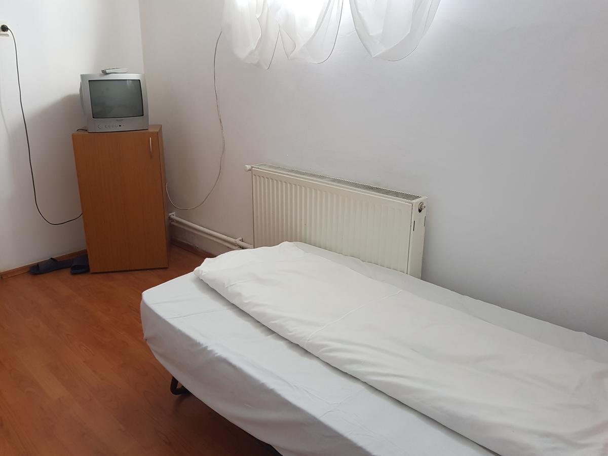 Casa Boiereasca Hostel Krajowa Zewnętrze zdjęcie