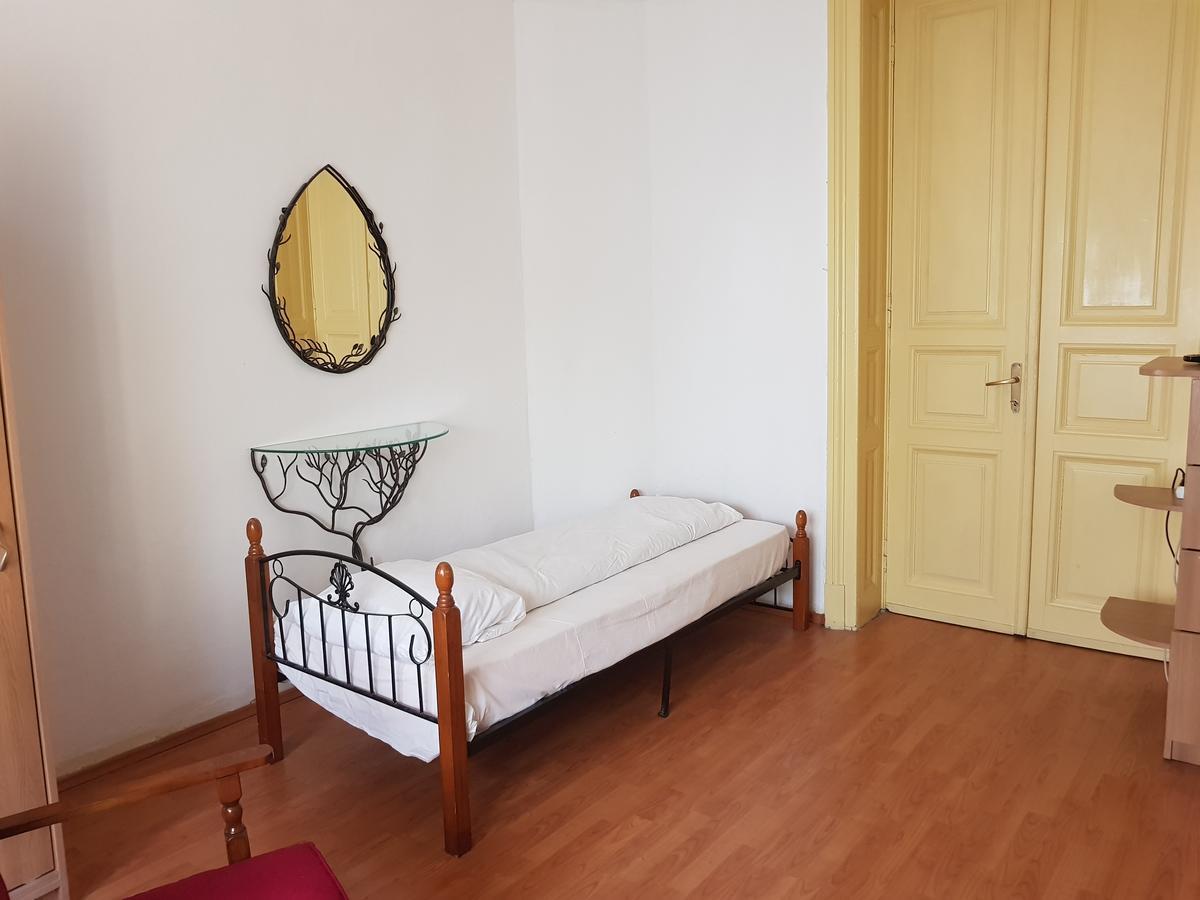 Casa Boiereasca Hostel Krajowa Zewnętrze zdjęcie