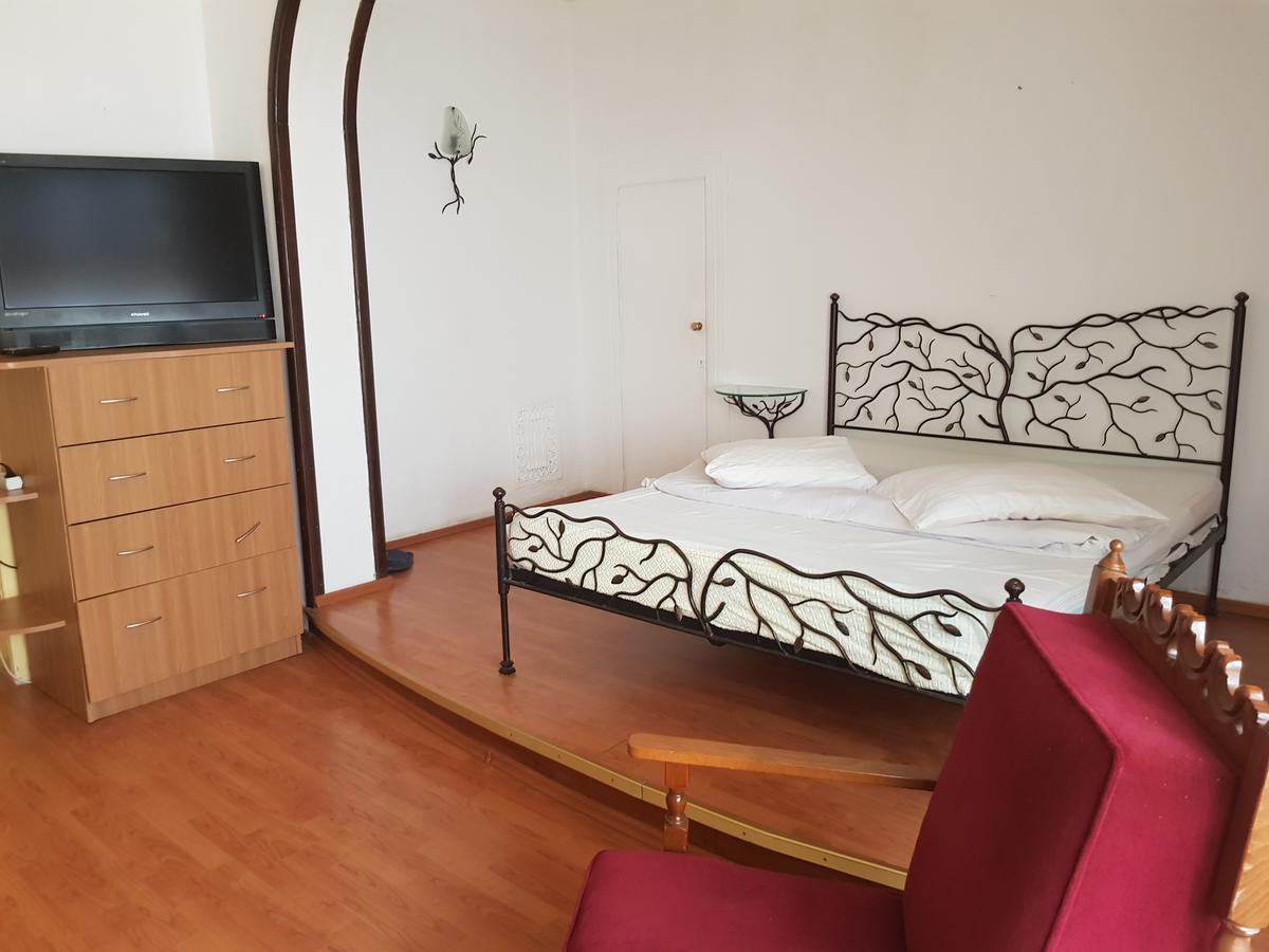 Casa Boiereasca Hostel Krajowa Zewnętrze zdjęcie