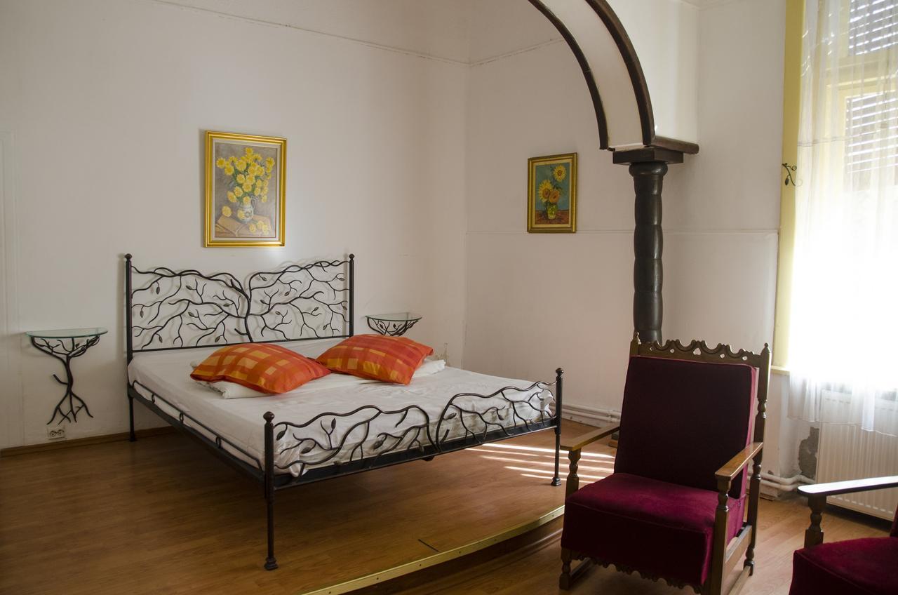 Casa Boiereasca Hostel Krajowa Zewnętrze zdjęcie